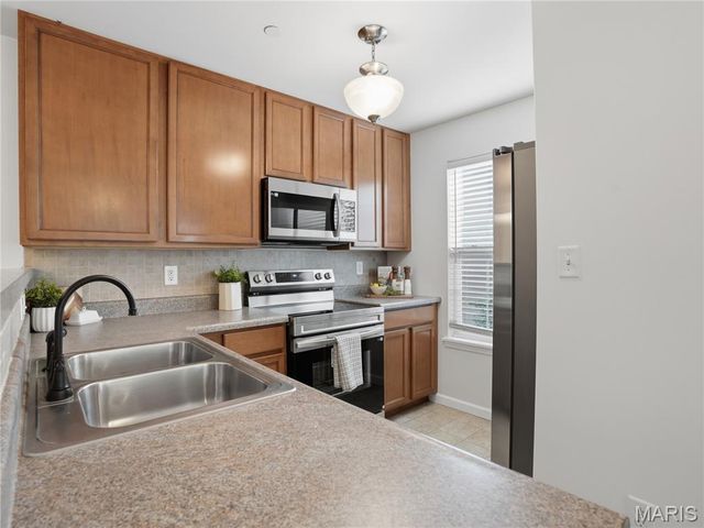 9744 Bexley Station Drive 8F, Affton, MO 63123