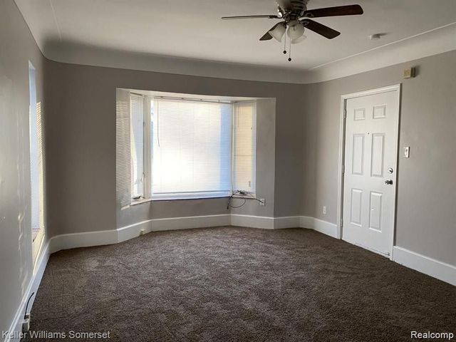 18541 Utica, Roseville, MI 48066