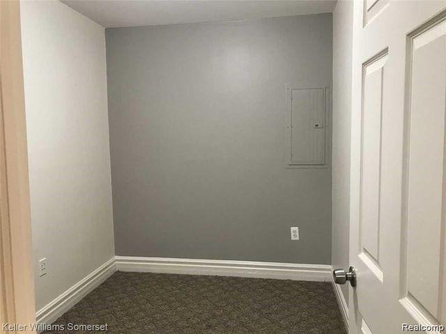 18541 Utica, Roseville, MI 48066