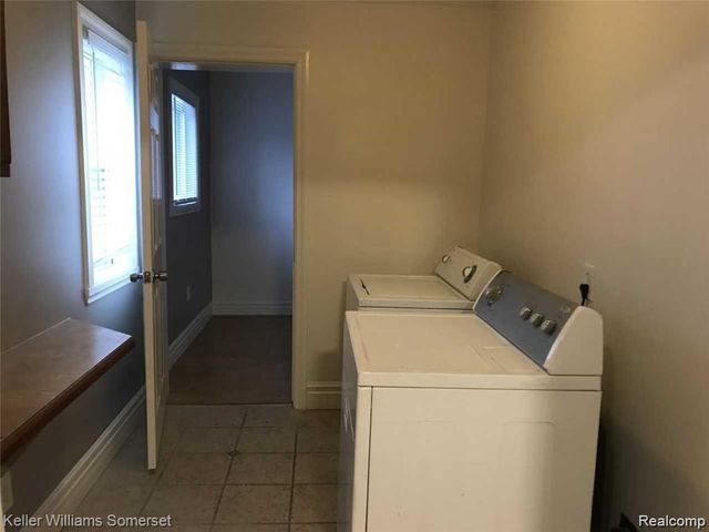 18541 Utica, Roseville, MI 48066