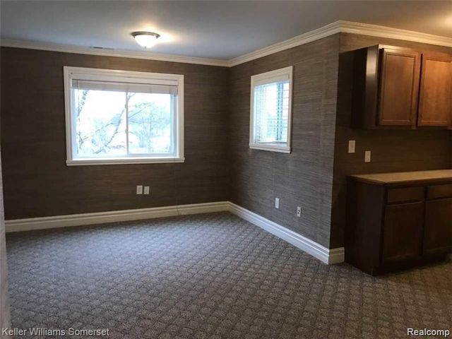 18541 Utica, Roseville, MI 48066