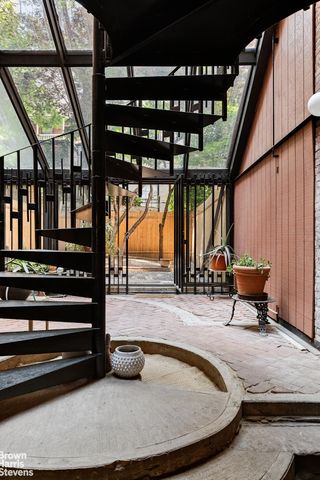 29 GROVE Street, New York City, NY 10014