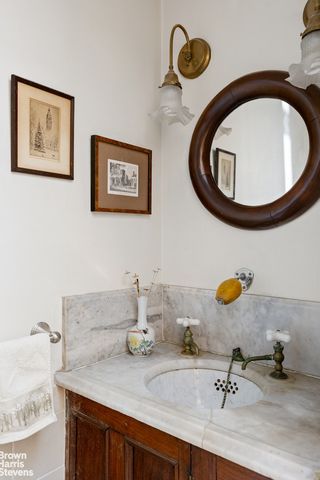 29 GROVE Street, New York City, NY 10014