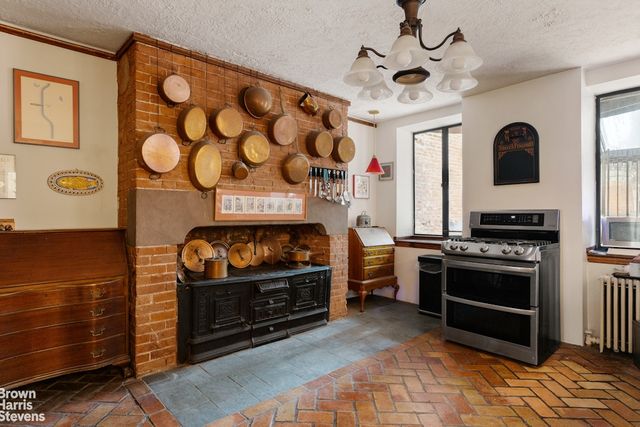 29 GROVE Street, New York City, NY 10014