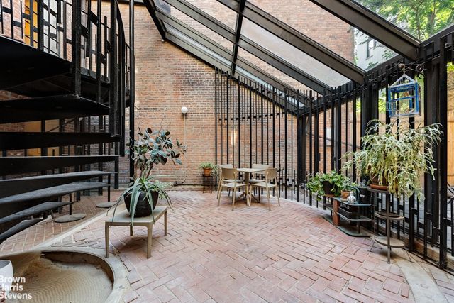 29 GROVE Street, New York City, NY 10014