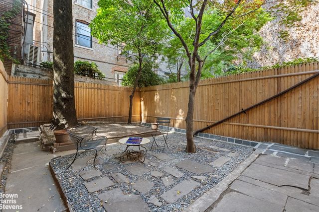 29 GROVE Street, New York City, NY 10014