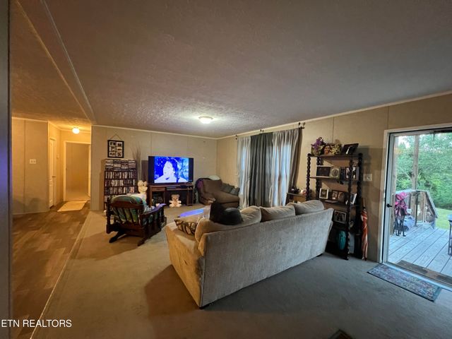 10207 Alex Bales Rd, Kodak, TN 37764