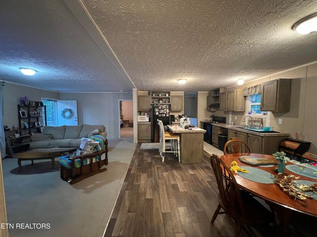 10207 Alex Bales Rd, Kodak, TN 37764