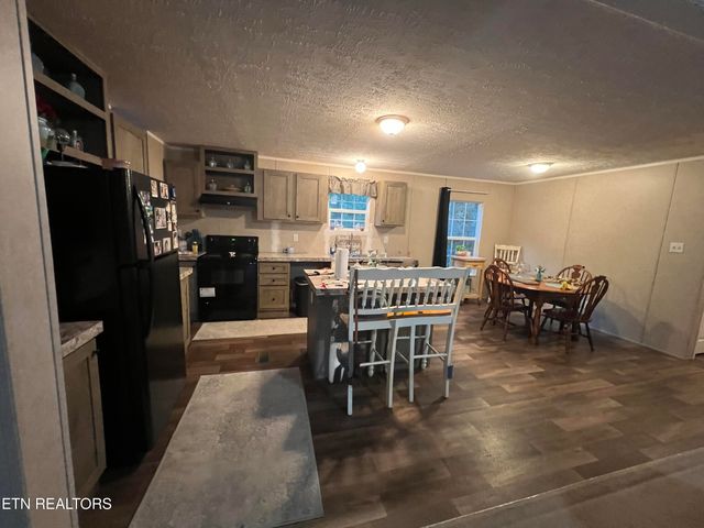 10207 Alex Bales Rd, Kodak, TN 37764