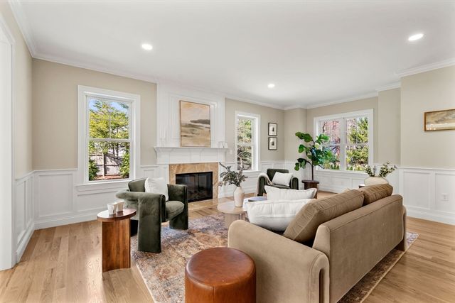 18 Robinson Road, Lexington, MA 02420