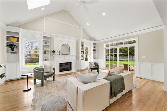 18 Robinson Road, Lexington, MA 02420