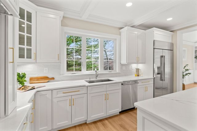 18 Robinson Road, Lexington, MA 02420