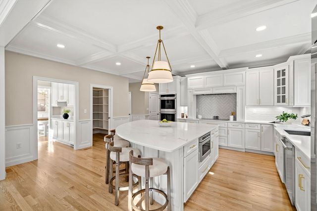 18 Robinson Road, Lexington, MA 02420