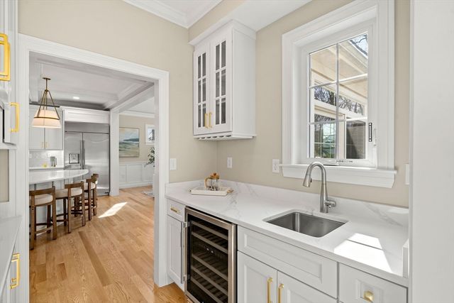 18 Robinson Road, Lexington, MA 02420