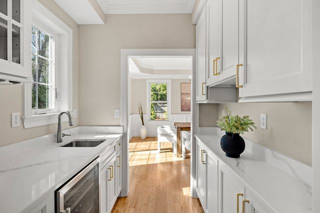 18 Robinson Road, Lexington, MA 02420