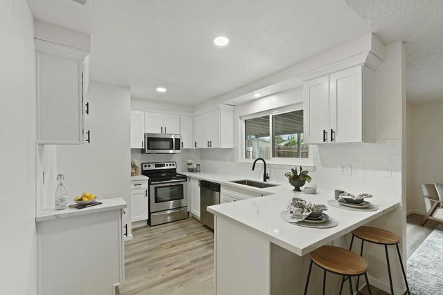 1117 Knickerbocker Dr, Stockton, CA 95210