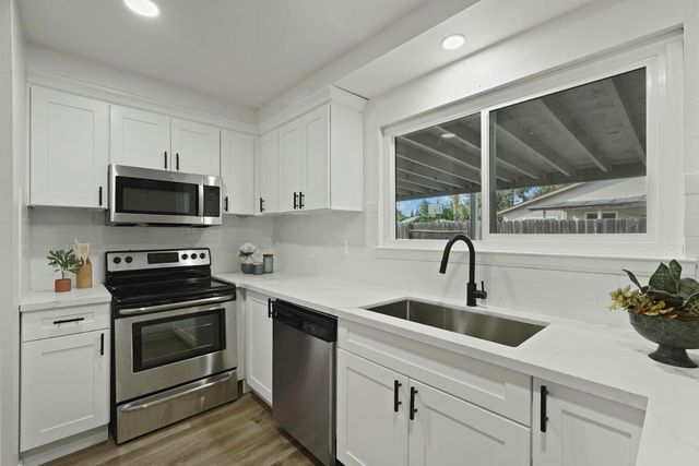 1117 Knickerbocker Dr, Stockton, CA 95210