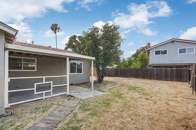 1117 Knickerbocker Dr, Stockton, CA 95210