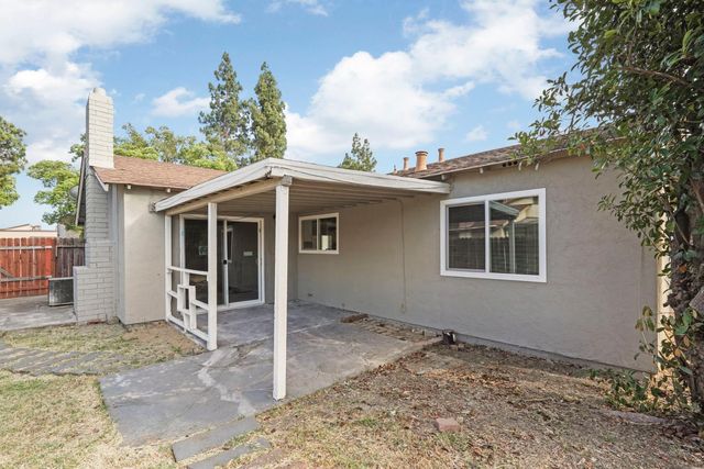 1117 Knickerbocker Dr, Stockton, CA 95210