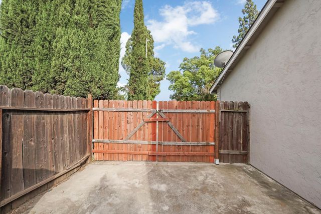 1117 Knickerbocker Dr, Stockton, CA 95210