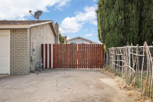 1117 Knickerbocker Dr, Stockton, CA 95210