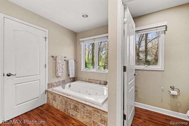 722 Mystic Woods Drive, Howell, MI 48843