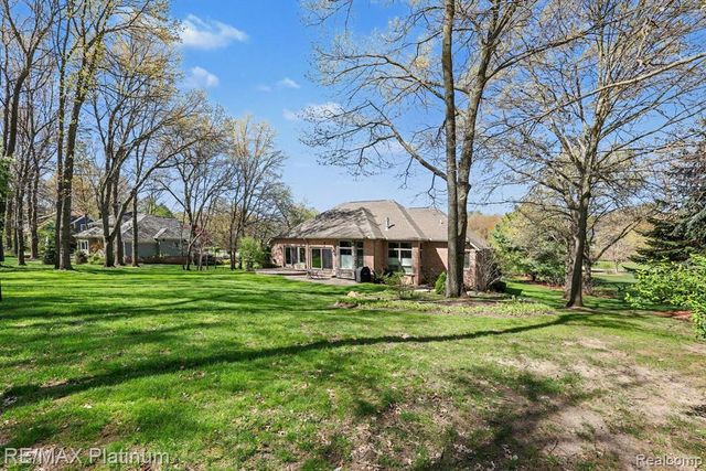 722 Mystic Woods Drive, Howell, MI 48843