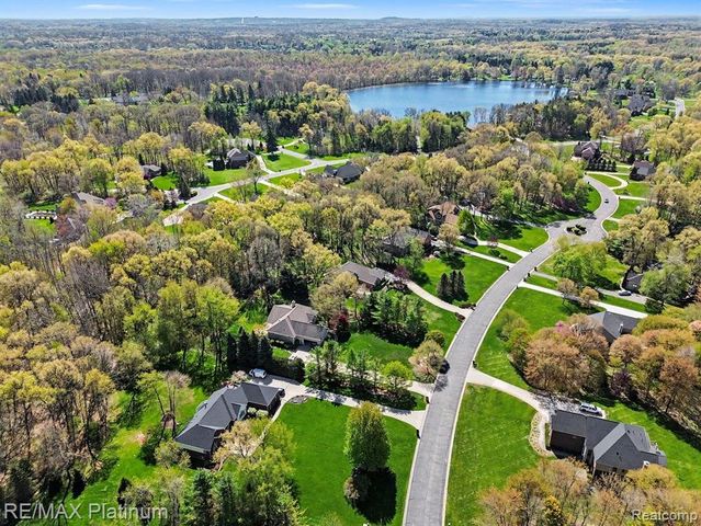 722 Mystic Woods Drive, Howell, MI 48843