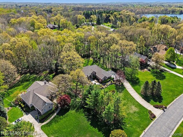 722 Mystic Woods Drive, Howell, MI 48843