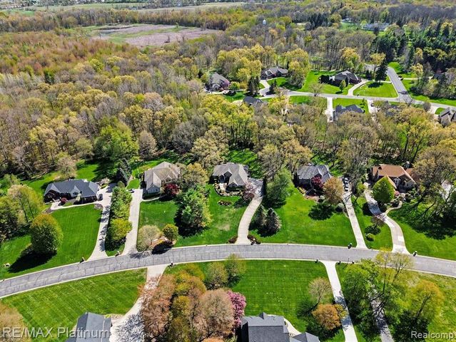 722 Mystic Woods Drive, Howell, MI 48843
