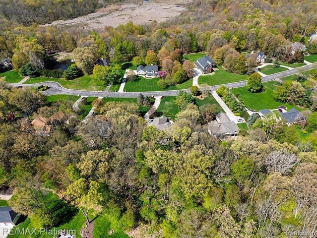 722 Mystic Woods Drive, Howell, MI 48843