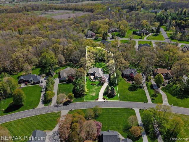 722 Mystic Woods Drive, Howell, MI 48843