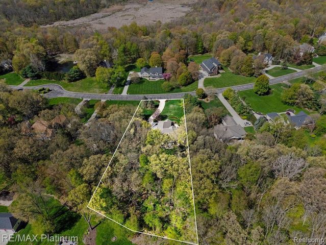 722 Mystic Woods Drive, Howell, MI 48843