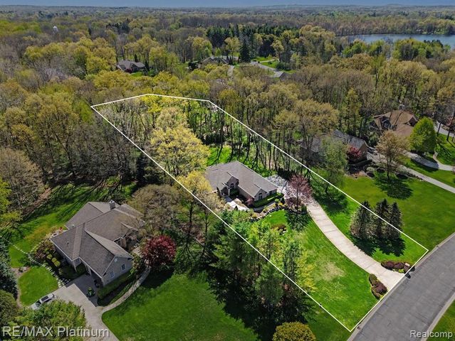 722 Mystic Woods Drive, Howell, MI 48843