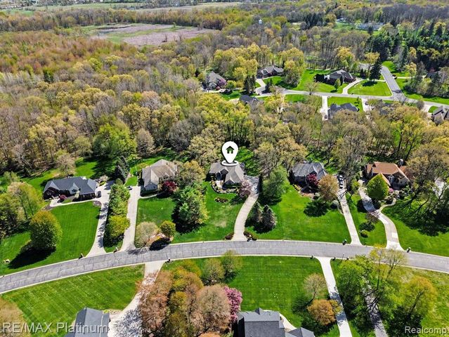 722 Mystic Woods Drive, Howell, MI 48843