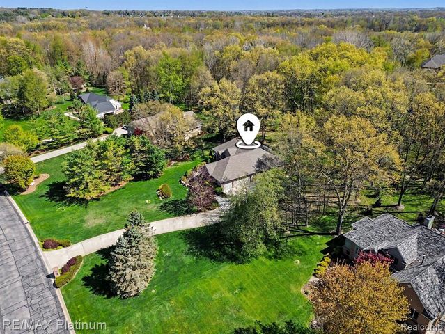 722 Mystic Woods Drive, Howell, MI 48843
