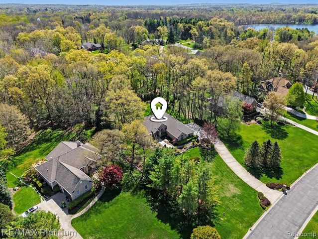 722 Mystic Woods Drive, Howell, MI 48843