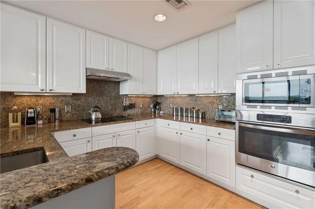 700 Park Regency Place NE 1501, Atlanta, GA 30326