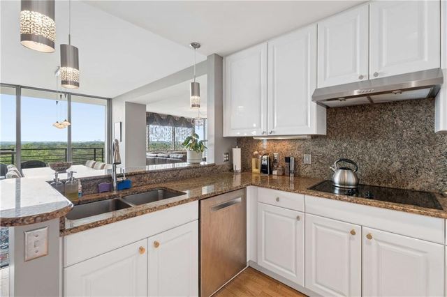 700 Park Regency Place NE 1501, Atlanta, GA 30326