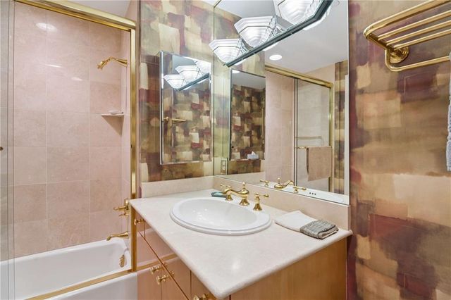 700 Park Regency Place NE 1501, Atlanta, GA 30326
