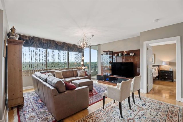 700 Park Regency Place NE 1501, Atlanta, GA 30326