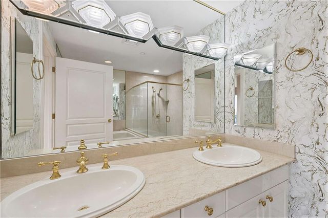 700 Park Regency Place NE 1501, Atlanta, GA 30326