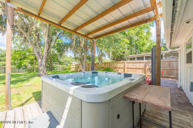 180 COCKATIEL Drive, Jacksonville, FL 32225