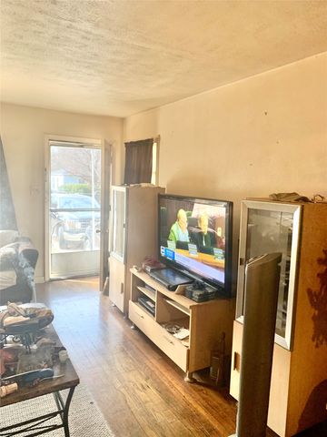 6925 Kennison Drive, Dallas, TX 75227