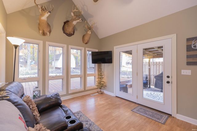 7422 Bosma Drive, Newburgh, IN 47630