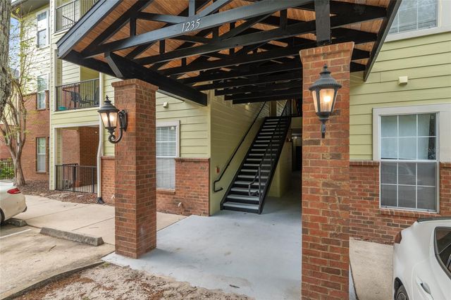 1235 SW 9TH ROAD 301, Gainesville, FL 32601