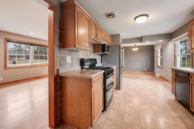3355 S El Sirroco DRIVE, New Berlin, WI 53151