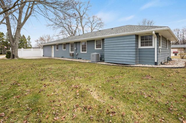 3355 S El Sirroco DRIVE, New Berlin, WI 53151