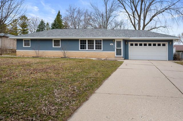 3355 S El Sirroco DRIVE, New Berlin, WI 53151