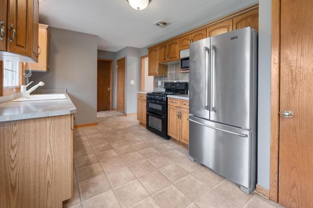 3355 S El Sirroco DRIVE, New Berlin, WI 53151